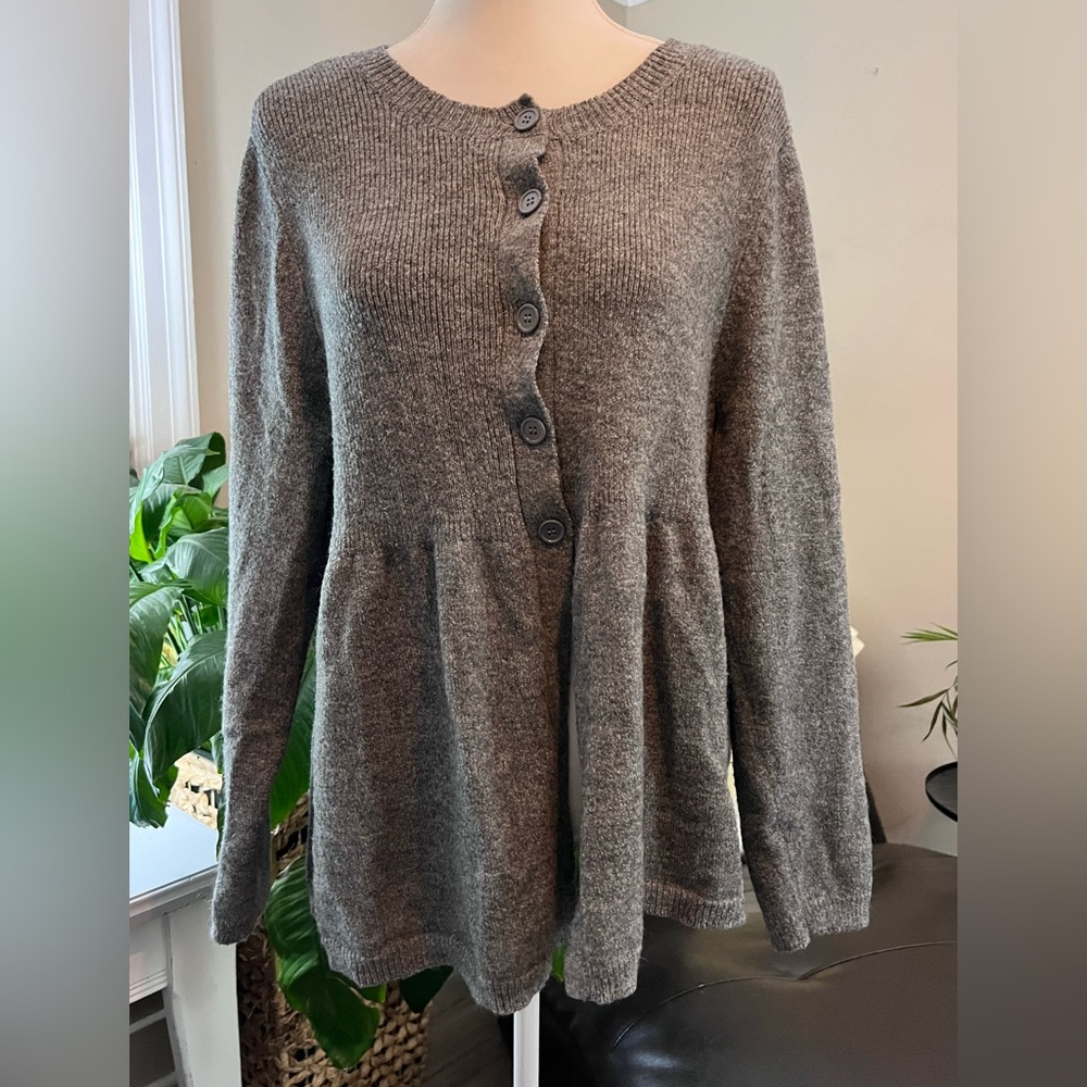 Daisy Fuentes cardigan with slight flare waist. Size XL